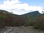 Вид с Пятого утёса на перевал Сотира между вершинами Сотера и Караул-кая