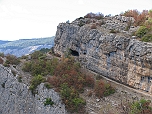Вид с Пятого утёса на Четвёртый утёс с пещерой-гротом Туар-коба (Коровья)