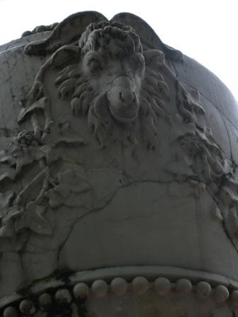  Петергоф. Фрагмент колонны 