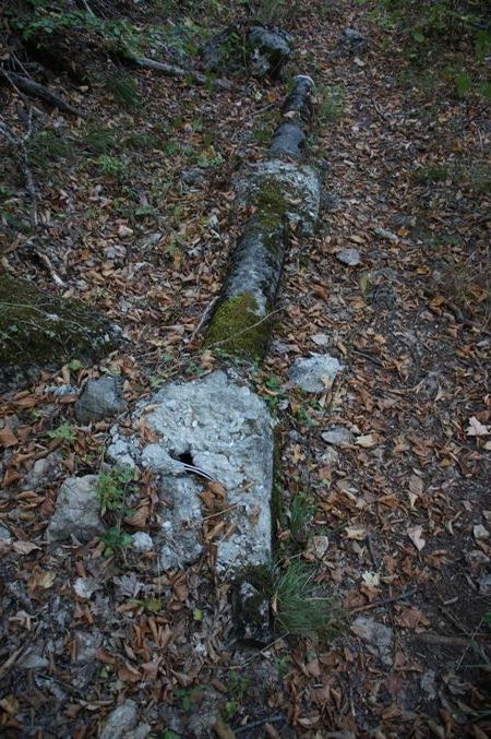 фрагмент старого асбоцементного водопровода