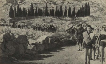 Всем лагерем в поход с ночёвкой в горах (''Артек'', 1940 г.)