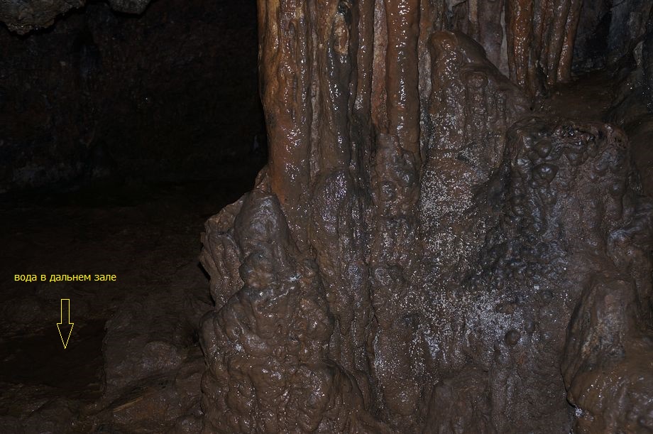 ''источник'' в дальнем зале пещеры; это вся вода по состоянию на 30 октября 2019 г. 