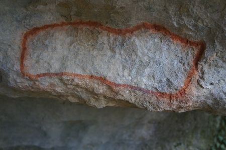 загадочный рисунок на торце свода пещеры