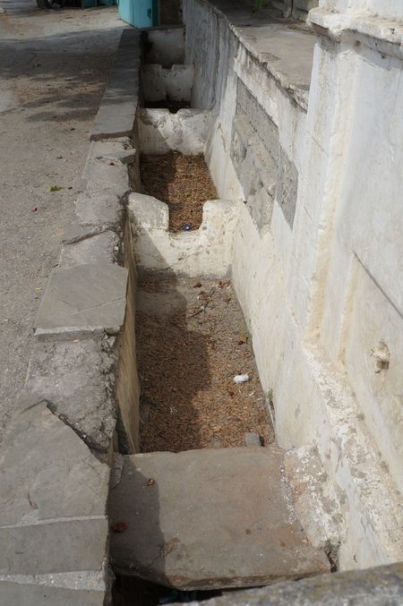 водопойные бассейны древнего фонтана в бывшей немецкой колонии Судак-крепость