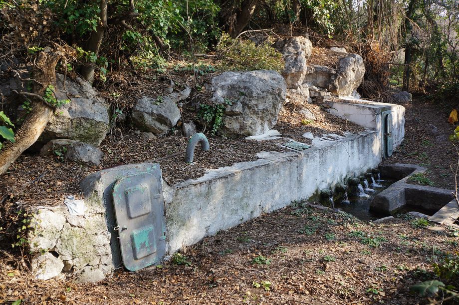 Мшатка-чокрак - современный каптаж двух выходов воды