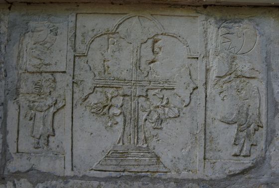 декор Нижнего фонтана: старые фрагменты и реконструкции