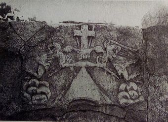 рис.4а. Рельеф с изображением ангелов над северным фасадом