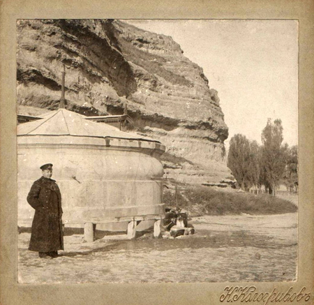 Петровский (Круглый) фонтан Шипилова на фото К.Н. Кологривова