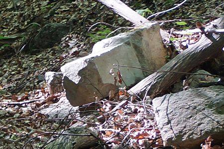 пикетажный столб в овраге ниже фонтана