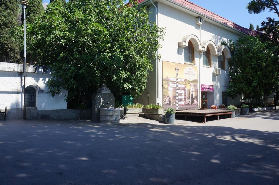 фонтан Ленивый на новом месте около Дегустационного комплекса