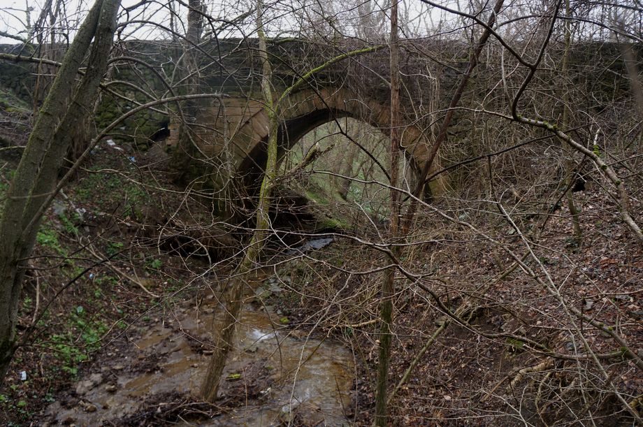 мост Мис-мирезма-копыр через балку Шумского ручья; фото 14 марта 2024 г.