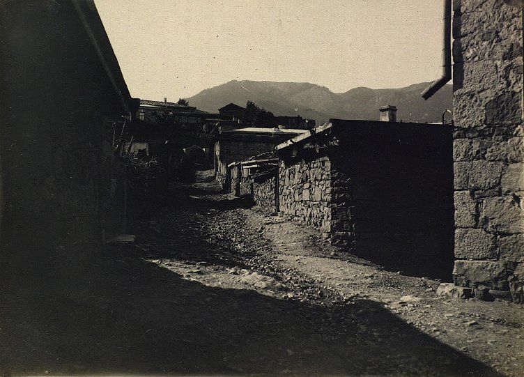 фото ''Улица в Куркулете'', 1908 г. Из серии фотографий М.И. Дубровского 